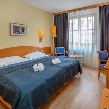Corvin Hotel Budapest Sissi Wing Bagian luar foto