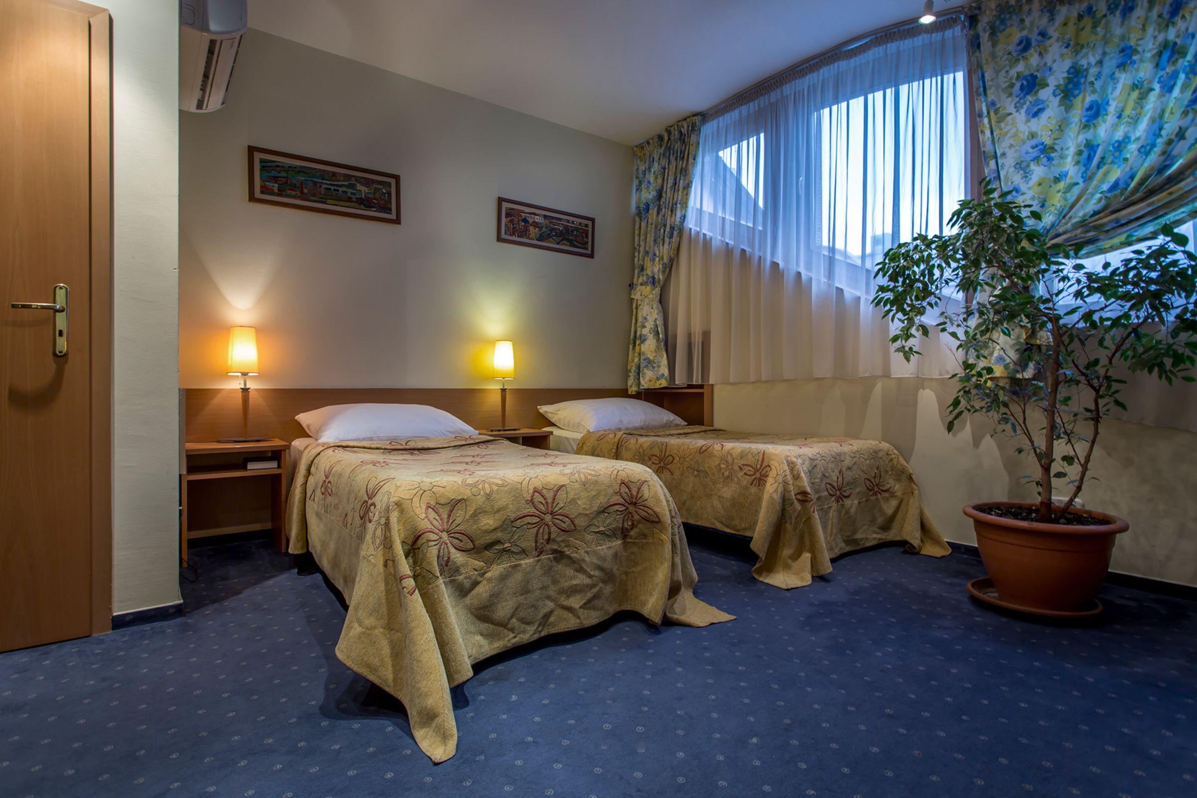 Corvin Hotel Budapest Sissi Wing Bagian luar foto