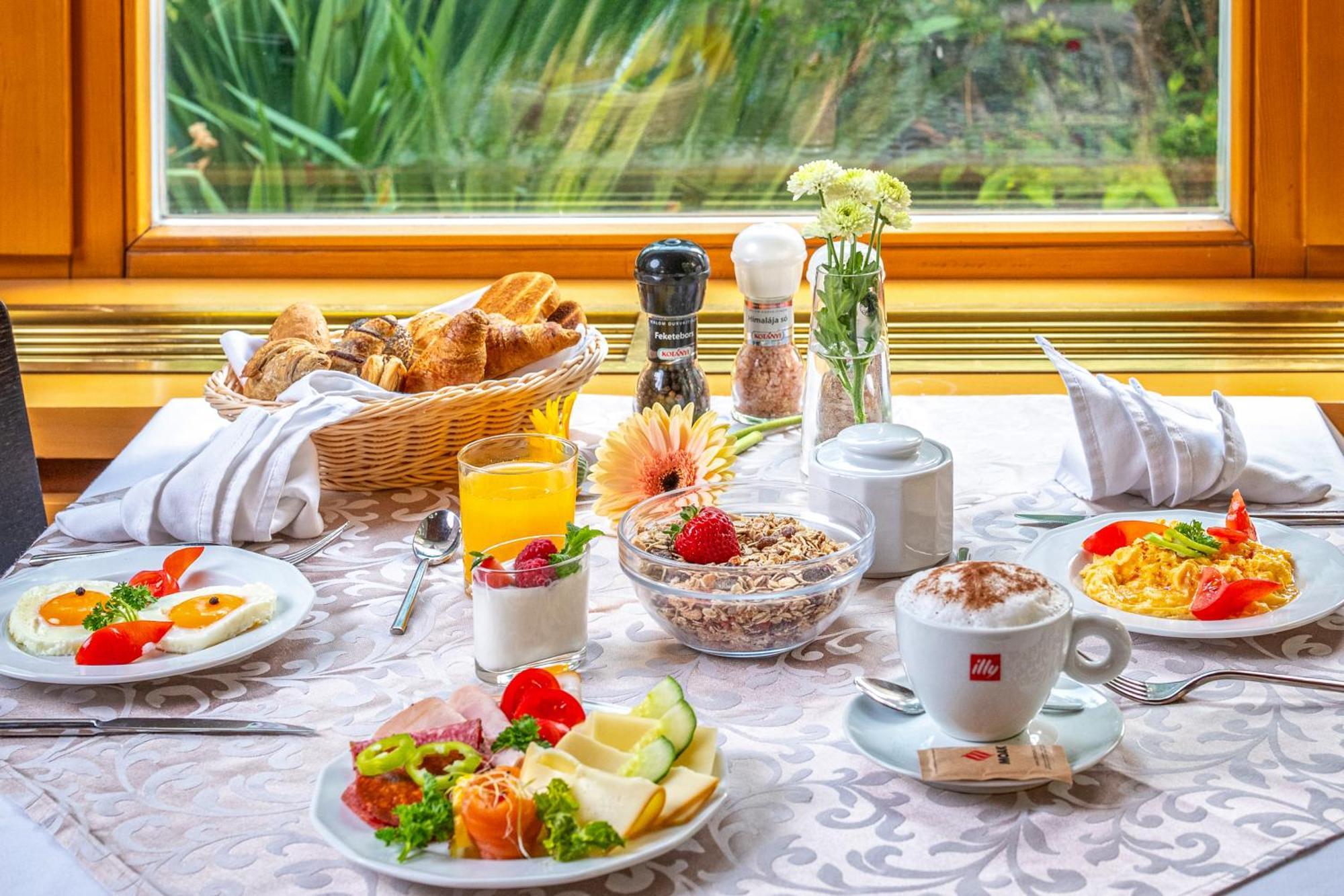 Corvin Hotel Budapest Sissi Wing Bagian luar foto